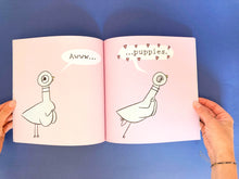 Cargar imagen en el visor de la galería, THE PIGEON FINDS A HOT DOG