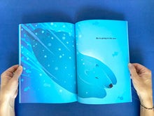 Cargar imagen en el visor de la galería, A POLAR BEAR IN THE SNOW