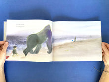 Cargar imagen en el visor de la galería, THE BOY AND THE GORILLA