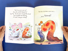 Cargar imagen en el visor de la galería, SLUG NEEDS A HUG