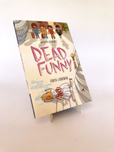 Cargar imagen en el visor de la galería, MURDER MYSTERIES 2: DEAD FUNNY