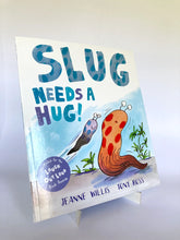 Cargar imagen en el visor de la galería, SLUG NEEDS A HUG
