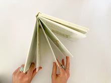 Cargar imagen en el visor de la galería, GUESS HOW MUCH I LOVE YOU - BOARD BOOK