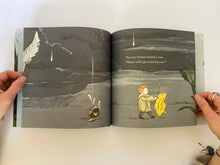 Cargar imagen en el visor de la galería, THE TINY WOMAN'S COAT