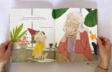 Cargar imagen en el visor de la galería, THE LINES ON NANA'S FACE