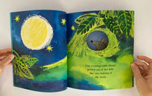 Cargar imagen en el visor de la galería, THE MOUSE WHO ATE THE MOON