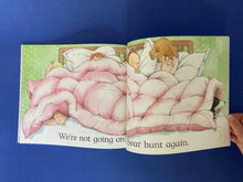 Cargar imagen en el visor de la galería, WE'RE GOING ON A BEAR HUNT: 30TH ANNIVERSARY EDITION