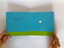 Cargar imagen en el visor de la galería, LOOK, A BUTTERFLY!