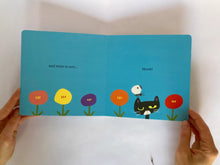 Cargar imagen en el visor de la galería, LOOK, A BUTTERFLY!