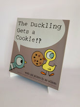 Cargar imagen en el visor de la galería, THE DUCKLING GETS A COOKIE?