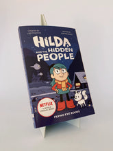 Cargar imagen en el visor de la galería, HILDA AND THE HIDDEN PEOPLE