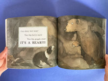 Cargar imagen en el visor de la galería, WE&#39;RE GOING ON A BEAR HUNT: 30TH ANNIVERSARY EDITION